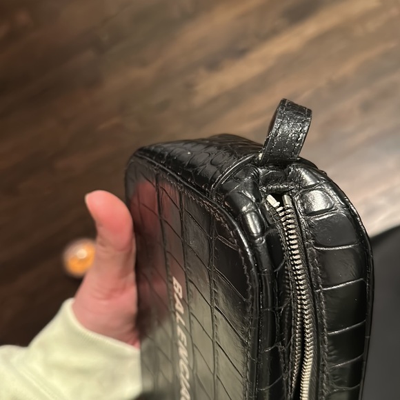 Balenciaga Everyday camera bag in crocodile leather - Picture 7 of 9